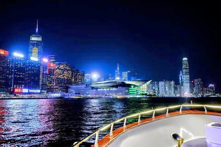 STARLIGHT: Victoria Harbour Night Yacht Tour