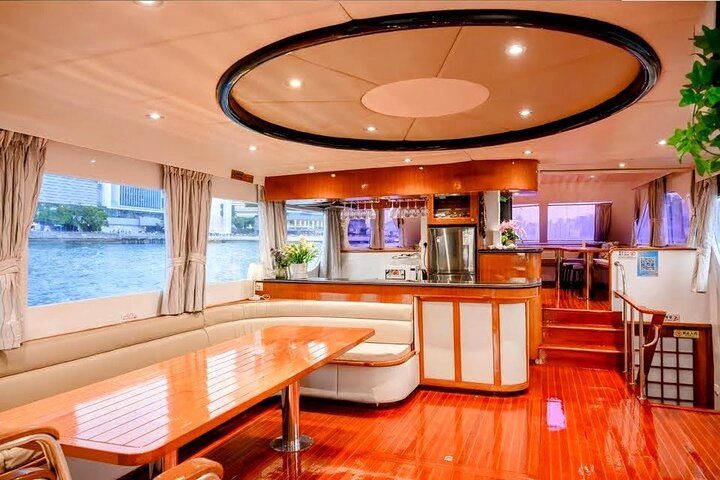 STARLIGHT: Victoria Harbour Night Yacht Tour