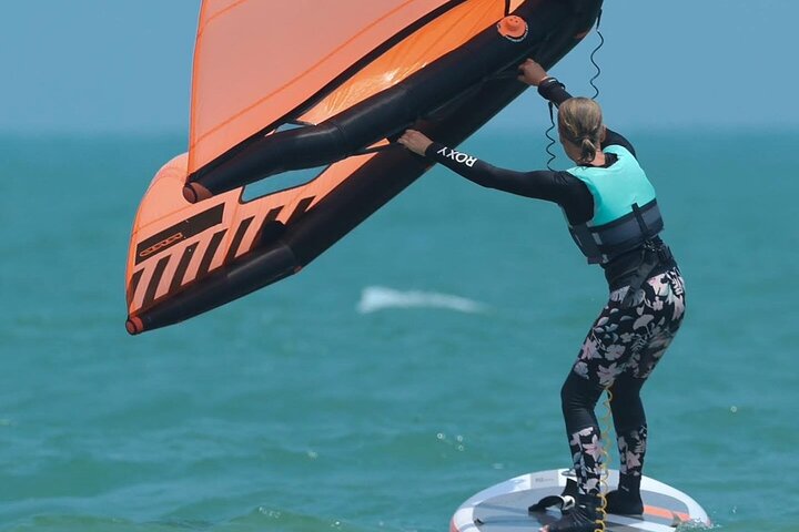 1 Hour Windsurf and SUP Surf Experience in Hua Hin