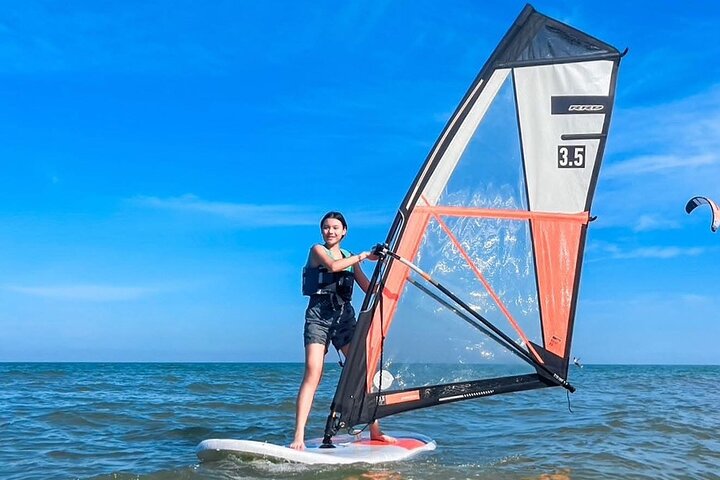 1 Hour Windsurf and SUP Surf Experience in Hua Hin