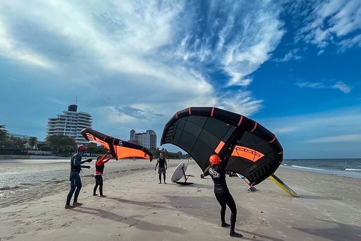 1 Hour Windsurf and SUP Surf Experience in Hua Hin