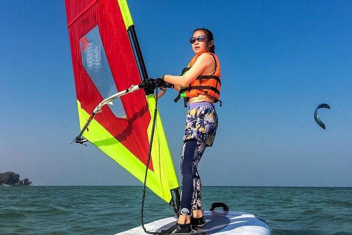1 Hour Windsurf and SUP Surf Experience in Hua Hin