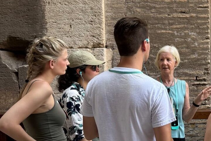 Rome: Colosseum Guided Tour with Roman Forum and Palatine Hill