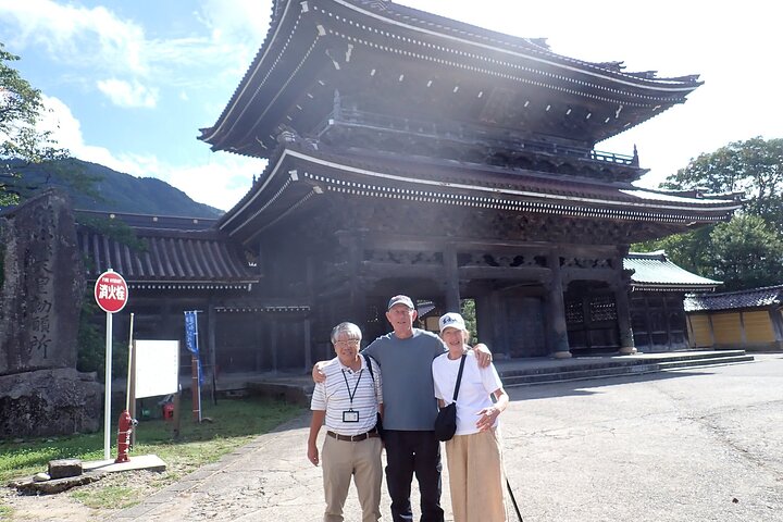Sho Time Gokayama Private Car Custom Tour