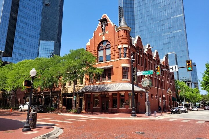 Fort Worth Heritage and Landmark Van Tour 70 min or 3 hours