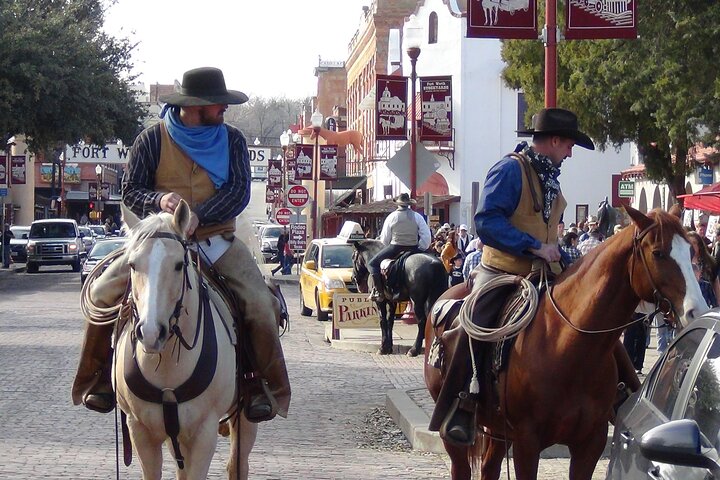 Fort Worth Heritage & Landmarks 70 Min & 3 Hours Van Tour