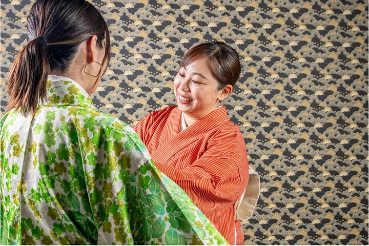 Osaka Sumo Experience: Live Show, Try Sumo & Hot Pot Meal