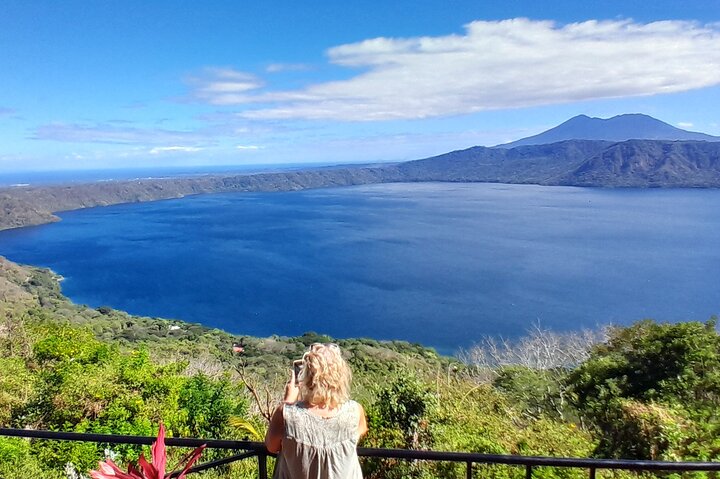 Explore 3 Volcanoes in One Day "Mombacho+Apoyo+Masaya"