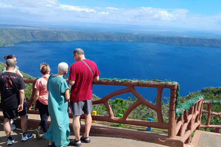 Explore 3 Volcanoes in One Day "Mombacho+Apoyo+Masaya"