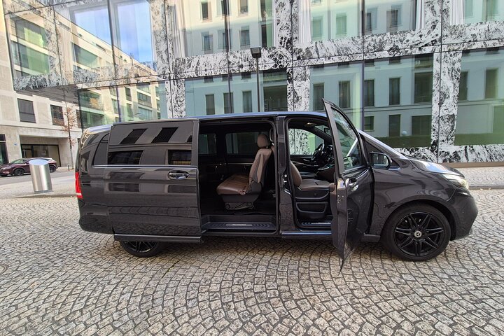 Private Transfer from Vaduz to Zurich Airport