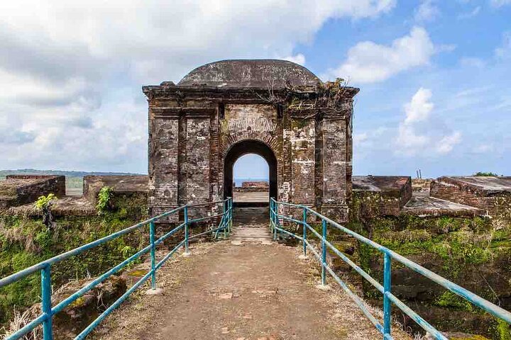 Panama Canal and Fort San Lorenzo Tour from Colón