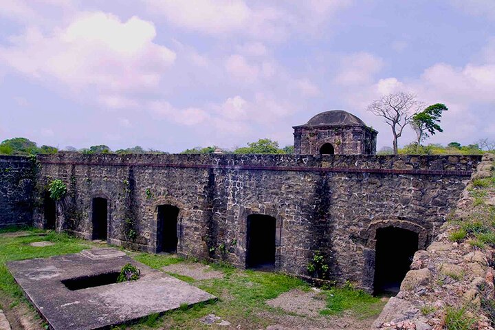 Panama Canal and Fort San Lorenzo Tour from Colón