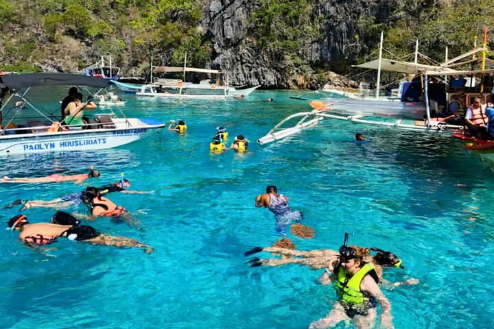 Coron Ultimate Tour: 7 Destinations with Lunch and Transfer