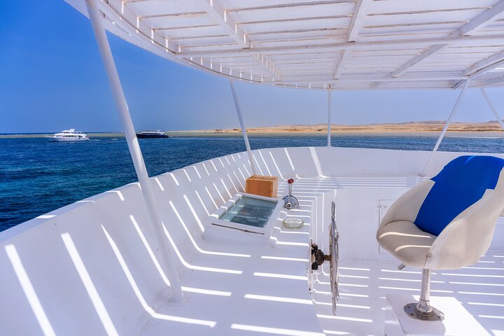 Sharm El Sheikh: White Island & Ras Mohammed Cruise with Lunch