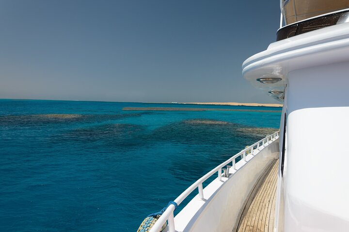 Sharm El Sheikh: White Island & Ras Mohammed Cruise with Lunch