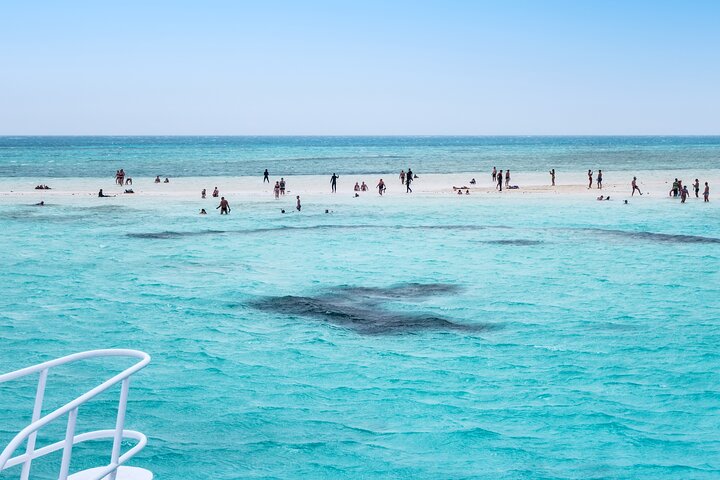 Sharm El Sheikh: White Island & Ras Mohammed Cruise with Lunch