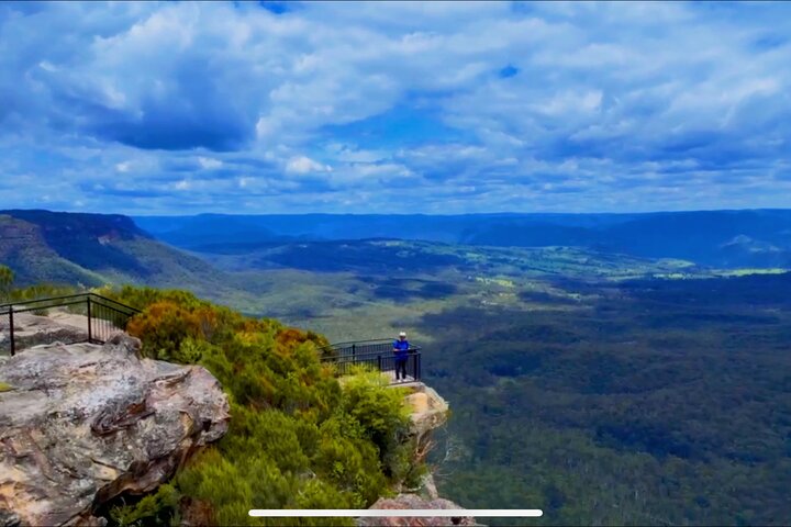 Blue Mountains Mercedes Tour: Cockatoos, Cascades & Scenic World