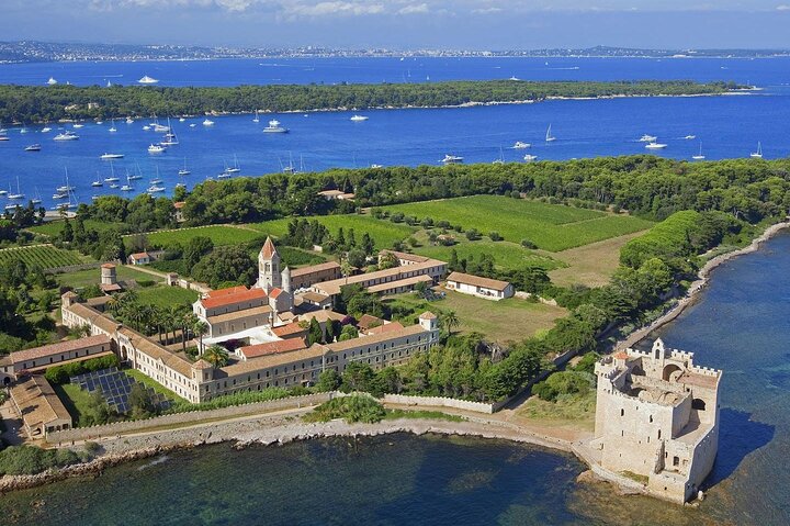 Private boat tour from Cannes to Lérins Islands - Relax & swim