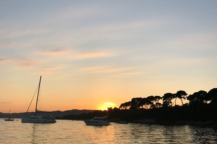 Cannes Private Boat Tour to the Lérins Islands – Relax & Snorkel