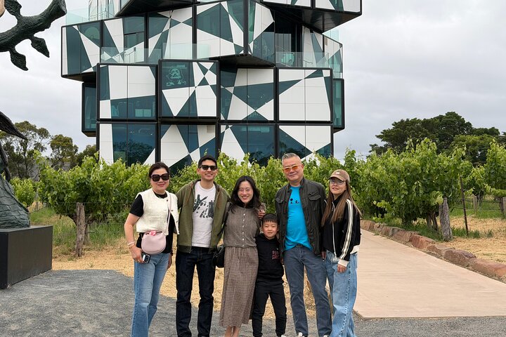 Adelaide Highlights, Hahndorf & McLaren Vale Wine Tasting and Sightseeing Tour