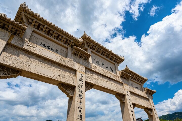 2-Day Private Tour: Shaolin Temple & Longmen Grottoes from Jinan by Bullet Train