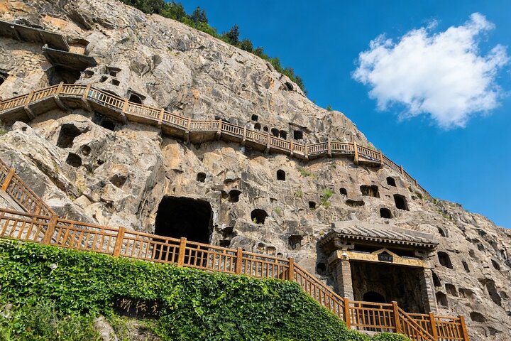 2-Day Private Tour: Shaolin Temple & Longmen Grottoes from Jinan by Bullet Train
