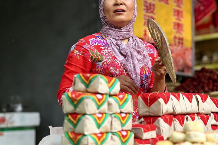 Xi’an Muslim Street Guided Stroll with Traditional Local Massage