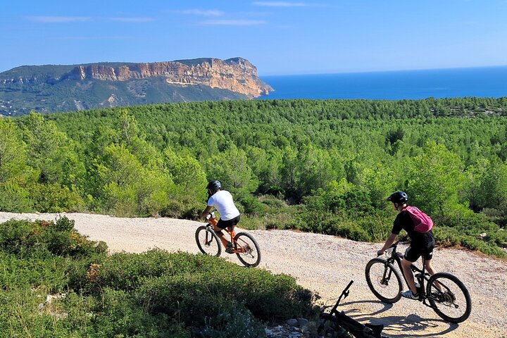 Electric Mountain Bike Tour in the Parc des Calanques