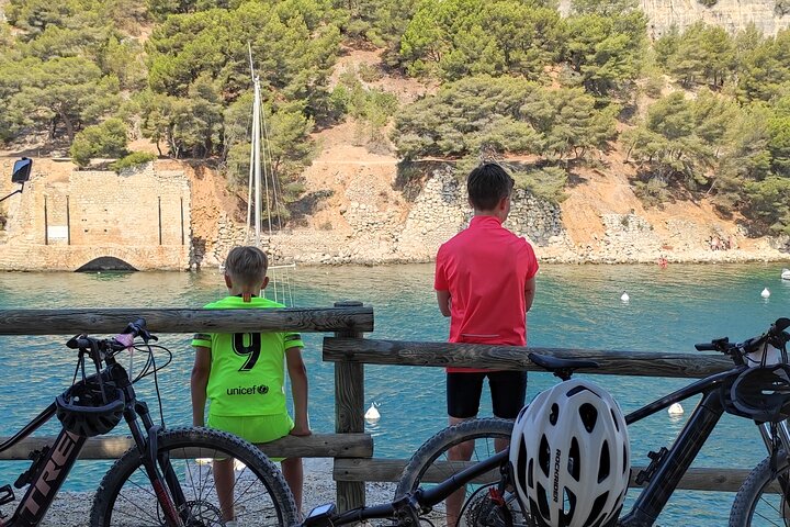 Electric Mountain Bike Tour in the Parc des Calanques