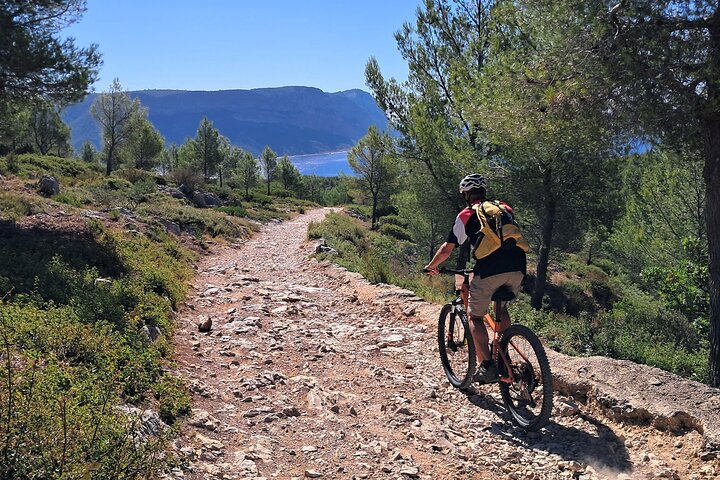 Electric Mountain Bike Tour in the Parc des Calanques