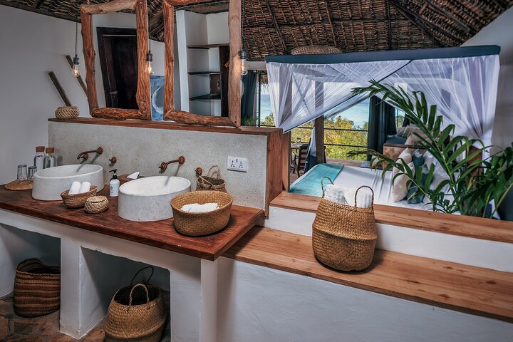 7 Days Exotic Honeymoon Experience in Pemba’s Underwater Room