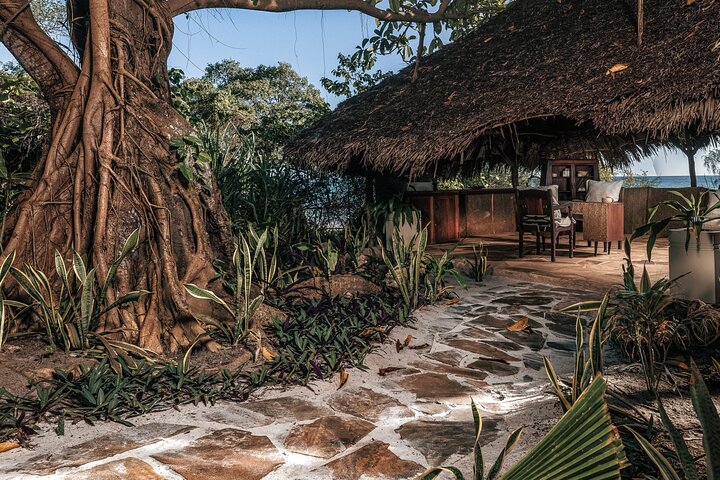 7 Days Exotic Honeymoon Experience in Pemba’s Underwater Room