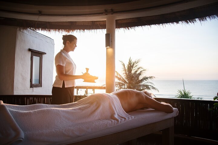 7 Days Exotic Honeymoon Experience in Pemba’s Underwater Room