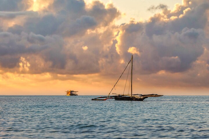 7 Days Exotic Honeymoon Experience in Pemba’s Underwater Room