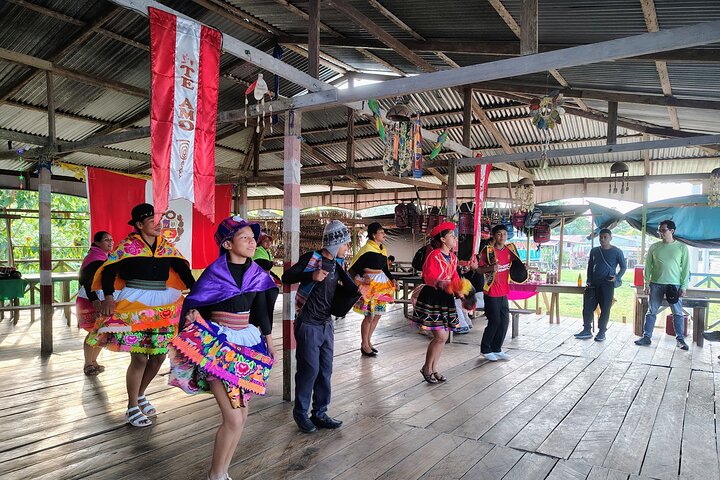 Tour Río Amazonas indigenous communities Mico Island and Puerto Nariño