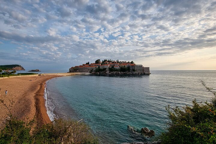 Shkoder: Day Tour to Montenegro, Budva and Sveti Stefan