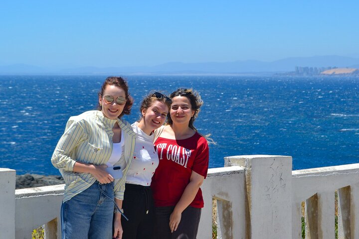 Santiago: Valparaiso, Viña del Mar & Casablanca Wine Tour