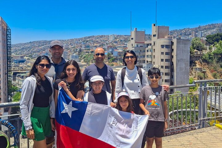 Santiago: Valparaiso, Viña del Mar & Casablanca Wine Tour