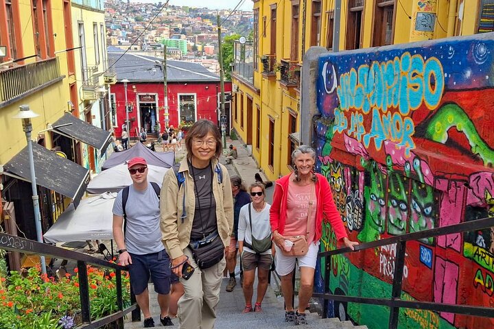 Santiago: Valparaiso, Viña del Mar & Casablanca Wine Tour