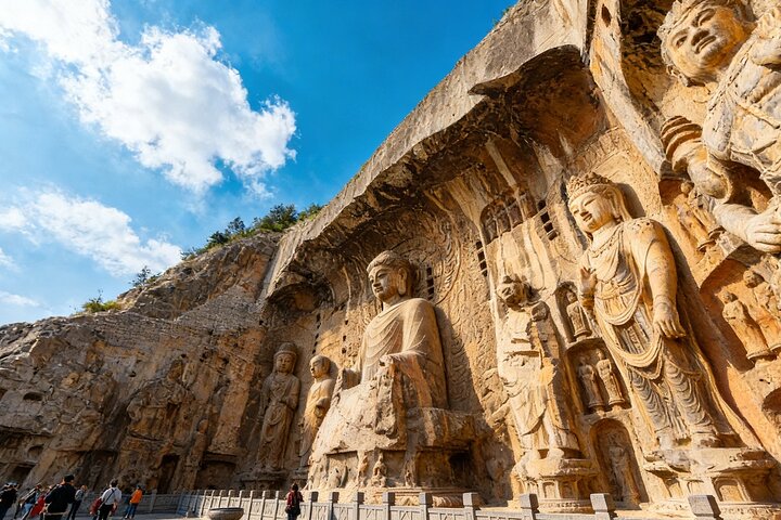 Zhengzhou: Private Transfer to Shaolin Temple & Longmen Grottoes