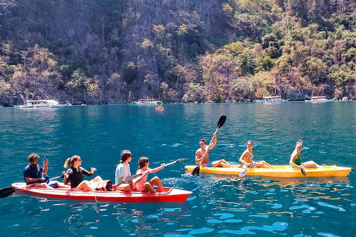 Coron Ultimate Tour: 7 Destinations with Lunch and Transfer