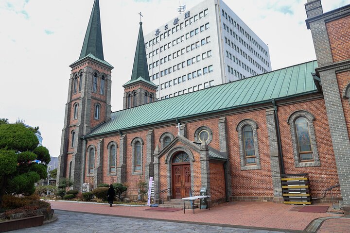 Daegu's Top Attractions on a private tour with a Licensed guide
