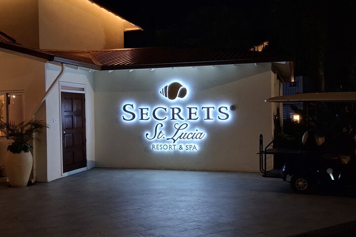 St. Lucia Airport Transfer from UVF to Any Hotel/Resort Private