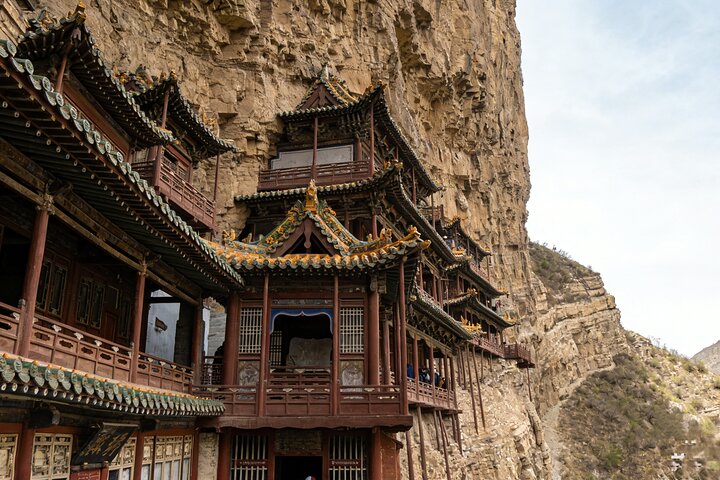 Datong Private Tour: Marvels of Hanging Temple & Yungang Grottoes