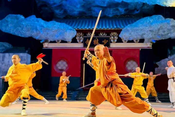 Zhengzhou Private Tour to Shaolin Temple including Kungfu Lesson and Activities