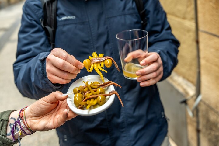 San Sebastian Food Tour: Pintxos, Drinks, and Tapas with a Local