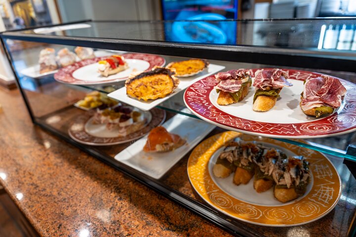 San Sebastian Food Tour: Pintxos, Drinks, and Tapas with a Local