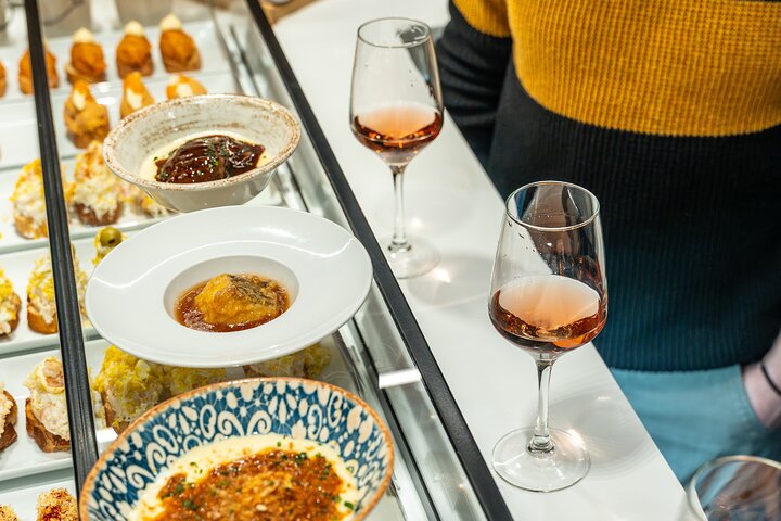 San Sebastian Food Tour: Pintxos, Drinks, and Tapas with a Local