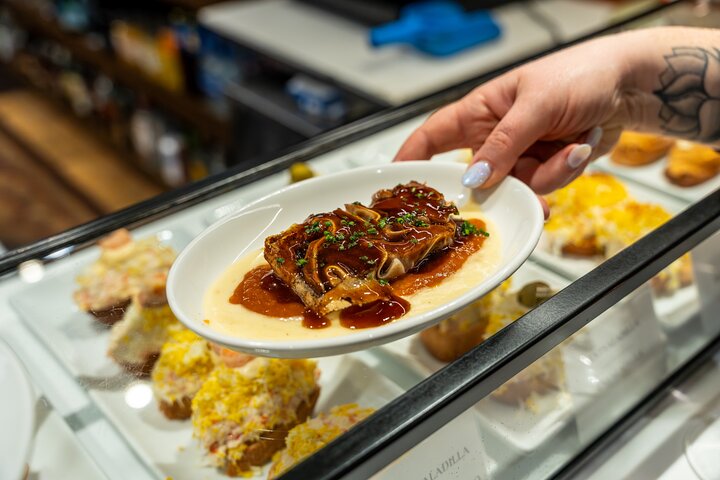 San Sebastian Food Tour: Pintxos, Drinks, and Tapas with a Local