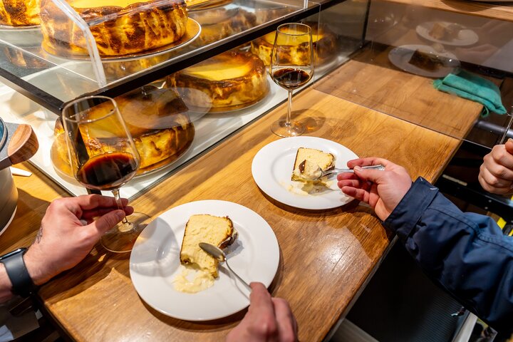 San Sebastian Food Tour: Pintxos, Drinks, and Tapas with a Local
